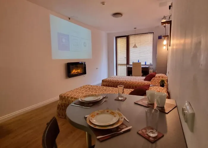 Mountain Paradise 2 - Quiet Cosy - Balcony, Wifi アパート