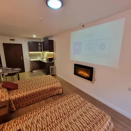 Mountain Paradise 2 - Quiet Cosy - Balcony, Wifi 公寓