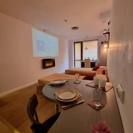 Mountain Paradise 2 - Quiet Cosy - Balcony, Wifi 公寓